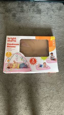 BRIGHT STARTS DAYDREAM BLOOM BLANKET PLAY SET, PLUS 2 BABY SOFT BLANKETS PLUS BABY TOYS 
