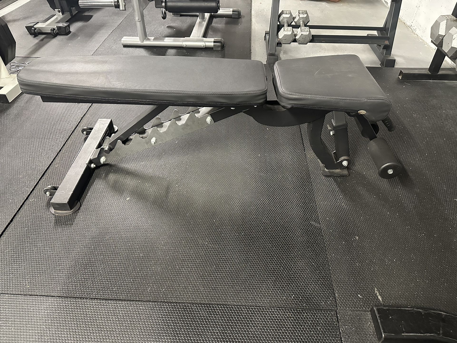 Titan weight bench ( FID)