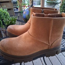 UGG Men's Skyview Classic Pull-On Boot.
