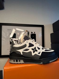 Lv stake gray and white