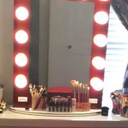 Hollywood vanity girl make up mirror