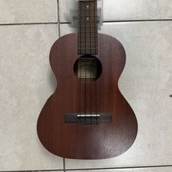Makala Tenor Ukulele W/EQ