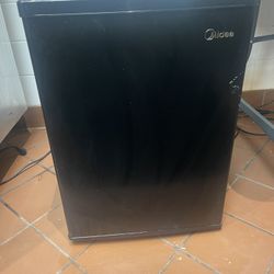 Mini Fridge 