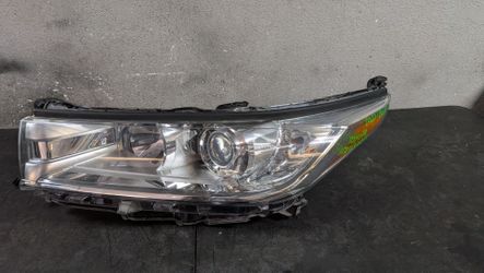 2017-2018-2019 TOYOTA HIGHLANDER LEFT HEADLIGHT OEM USED #11057