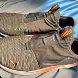 Size 9.5 Mens Puma Tennis Shoes 