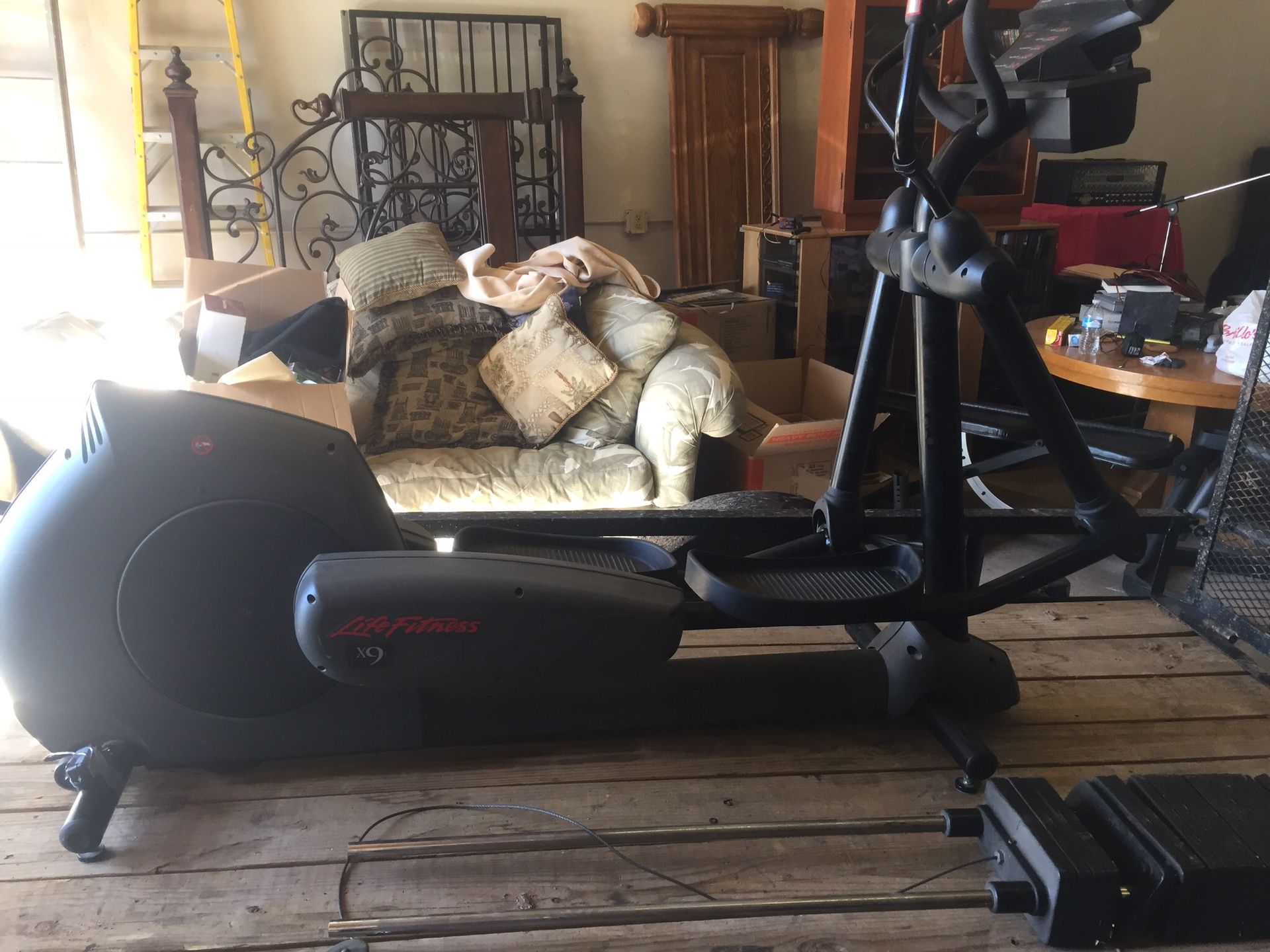 Life fitness exercise elliptical- like new condition