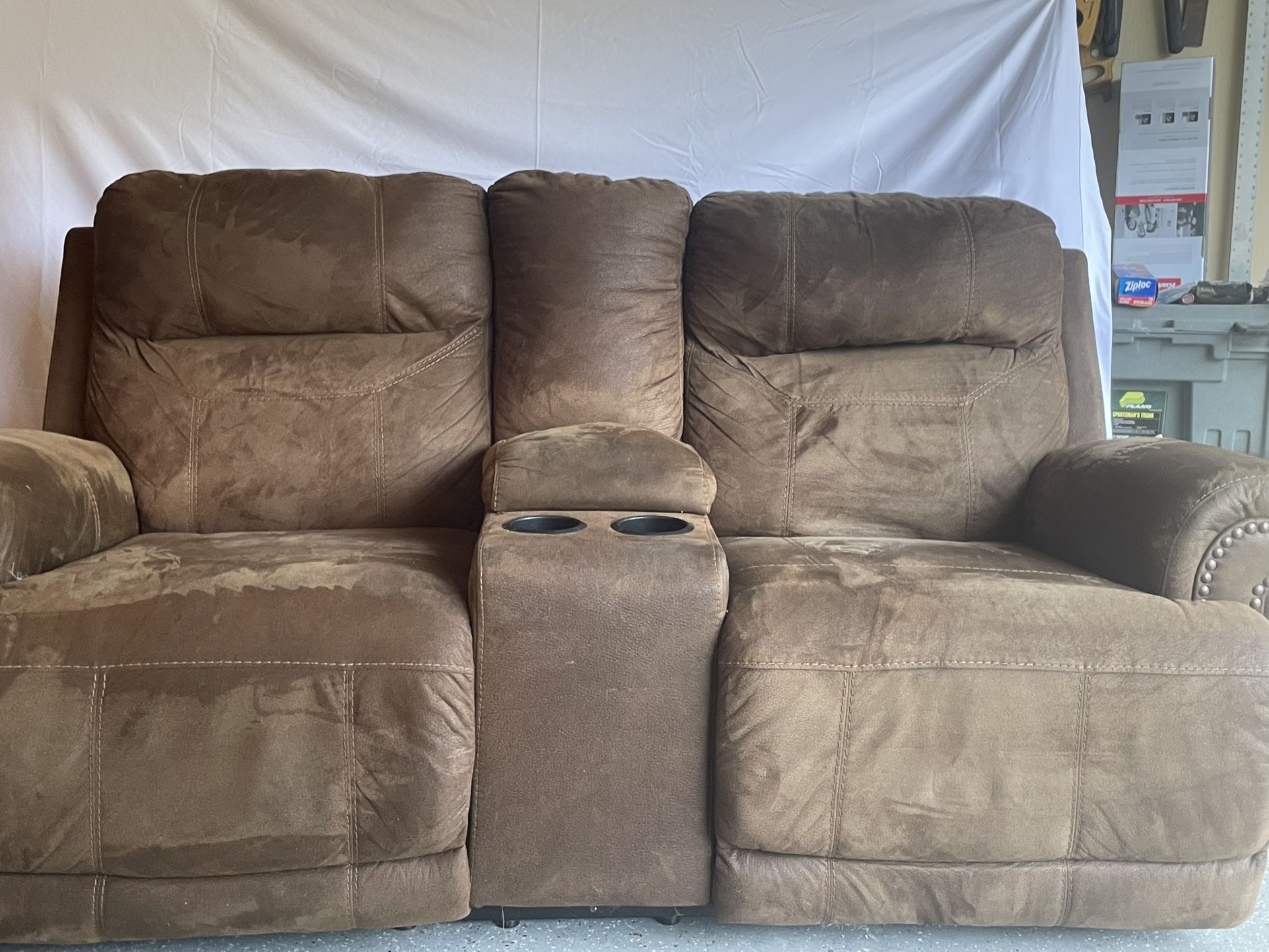 Manual Reclining Loveseat with Console