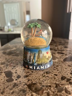 Maimi And Paris Souvenir