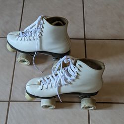 Skates Woman's White Leather Size 7 High Top 