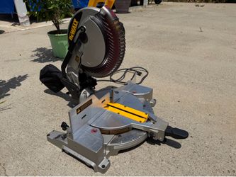 DeWalt DW713 10” Compound Miter Saw