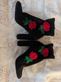 Steve Madden Red Rose Embroidery Black Boots size 9