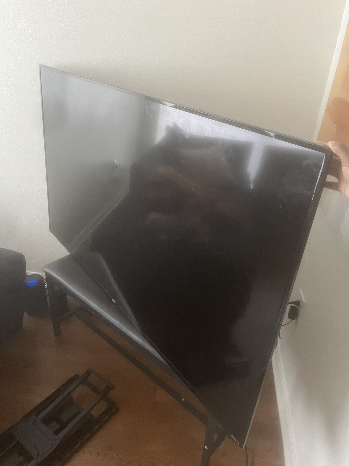 Like New 65 Inch Tv