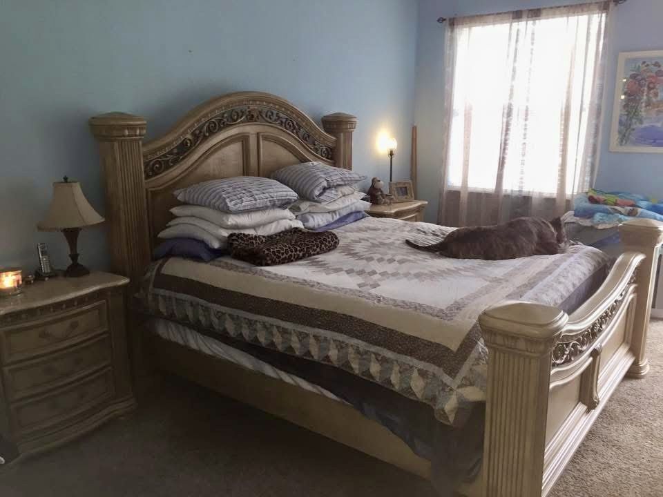 Ashley King Bed With Night Stands