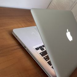 Apple MacBook Pro 13” I5/8GB/256GB SSD $140