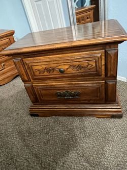 $50 Night Stands $85 End Table Beautiful and in Good Condition,
