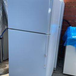 Refrigeradora General Electric en buenas condiciones de 30 pulgadas