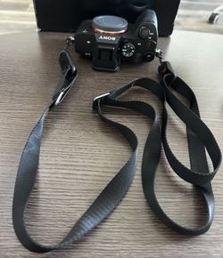 Professional Sony α7 IV Camera Kit for Sale - Mint Condition