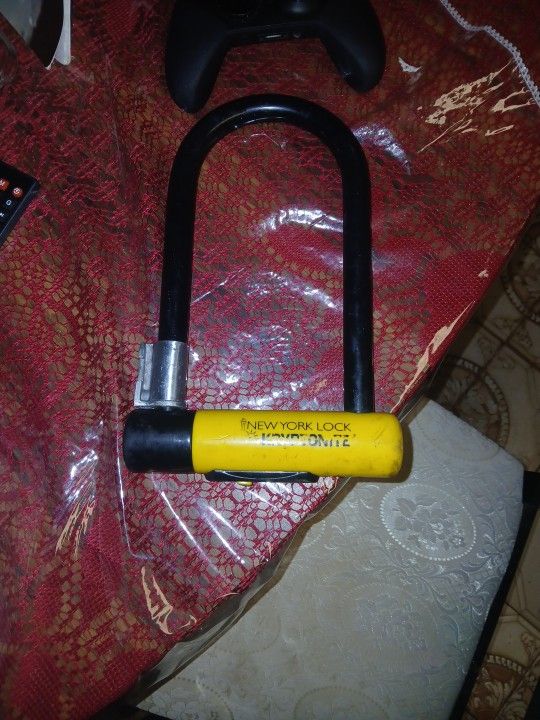 Kryptonite New York U Lock (Comes With Key)