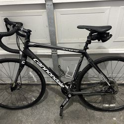 54cm Cannondale Synapse Disc Road Bike + Specialized Shoes (Size 41/8)