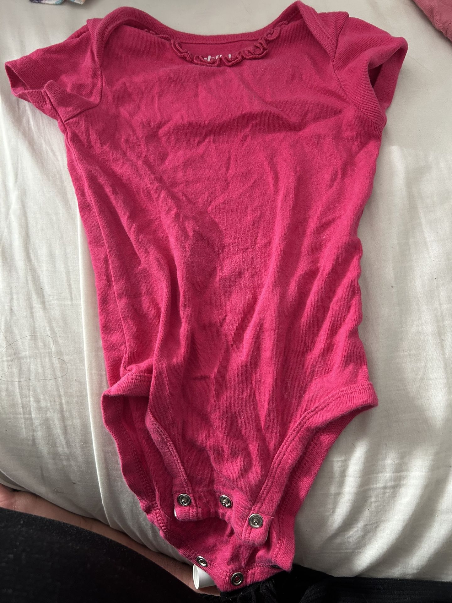 22 Pieces Of 6-9 Month Girl Clothes