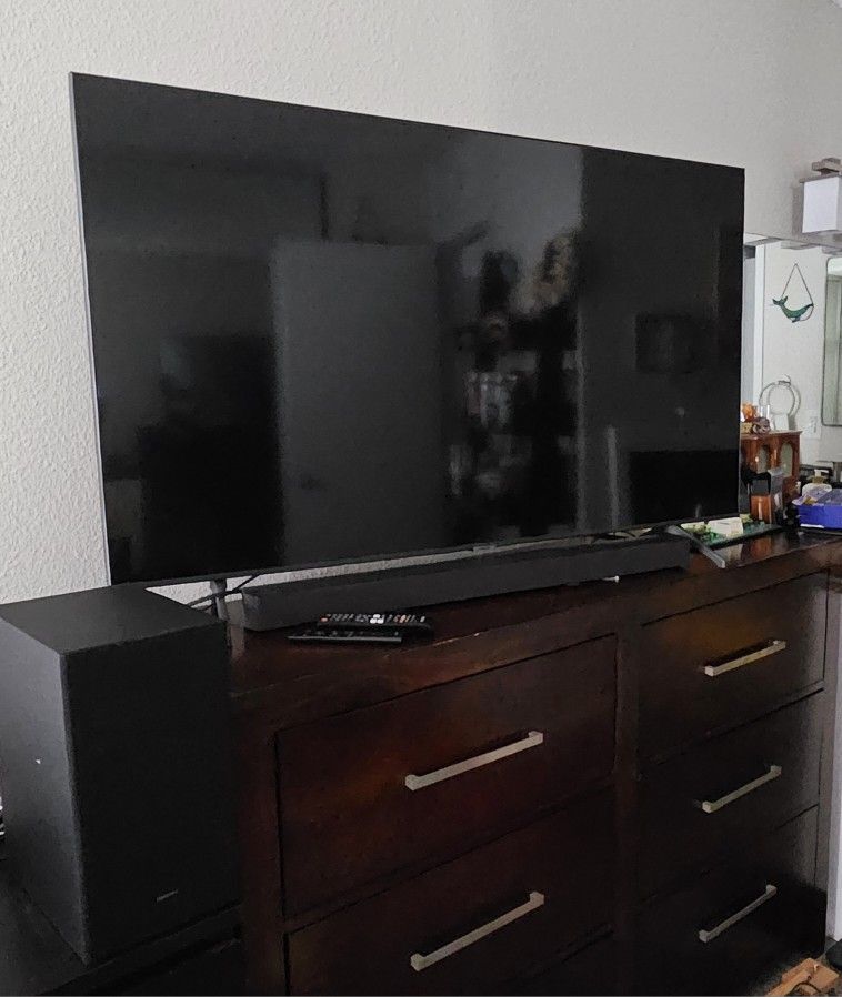 SAMSUNG TV with Soundbar and Sub