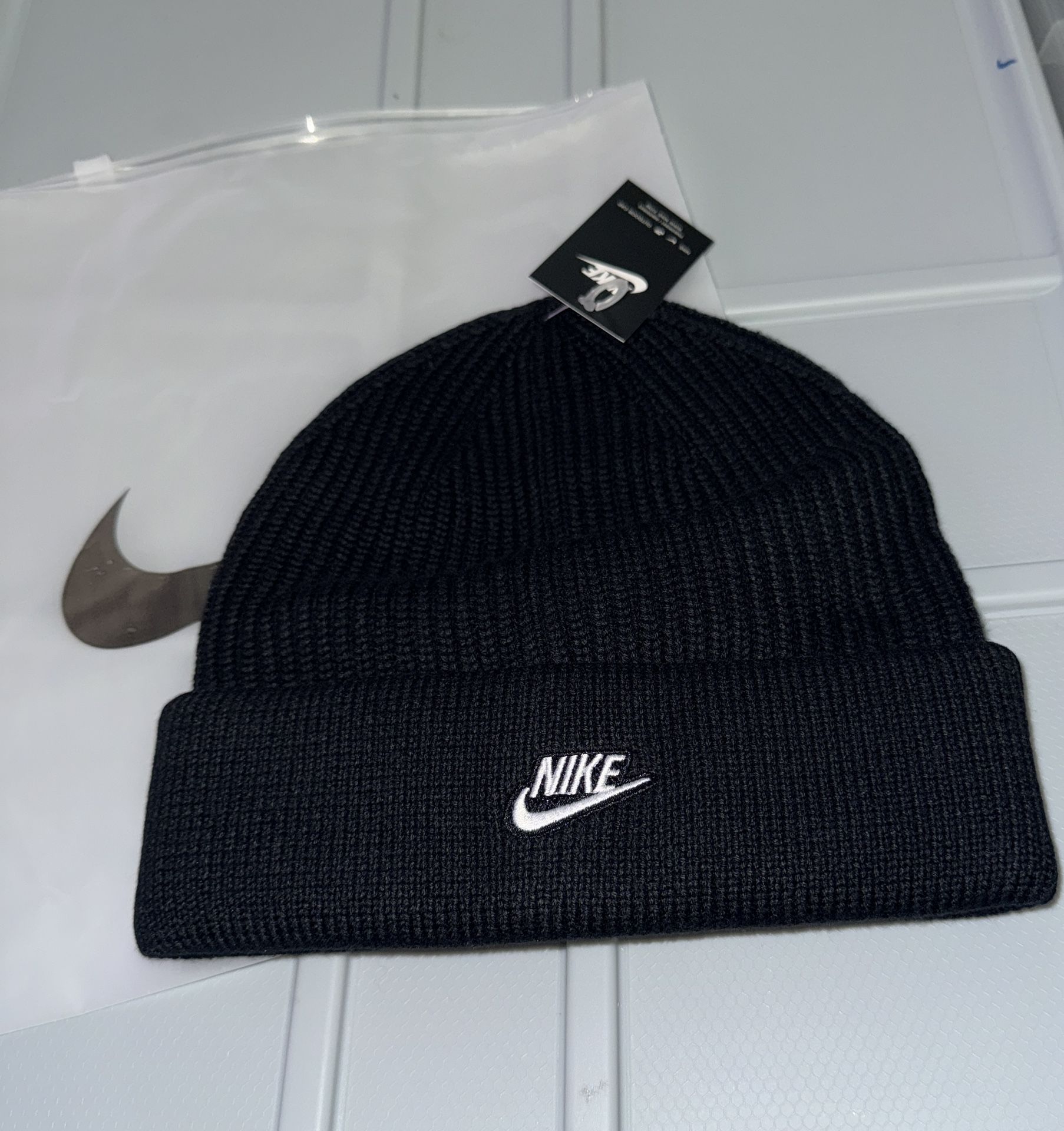Nike Unisex Black Cuffed Beanie