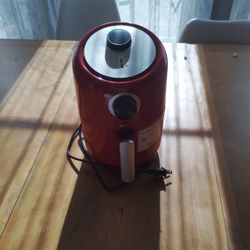 Dash Tasti-Crisp Electric Air Fryer - 2.6 Qt - Red - Great Condition
