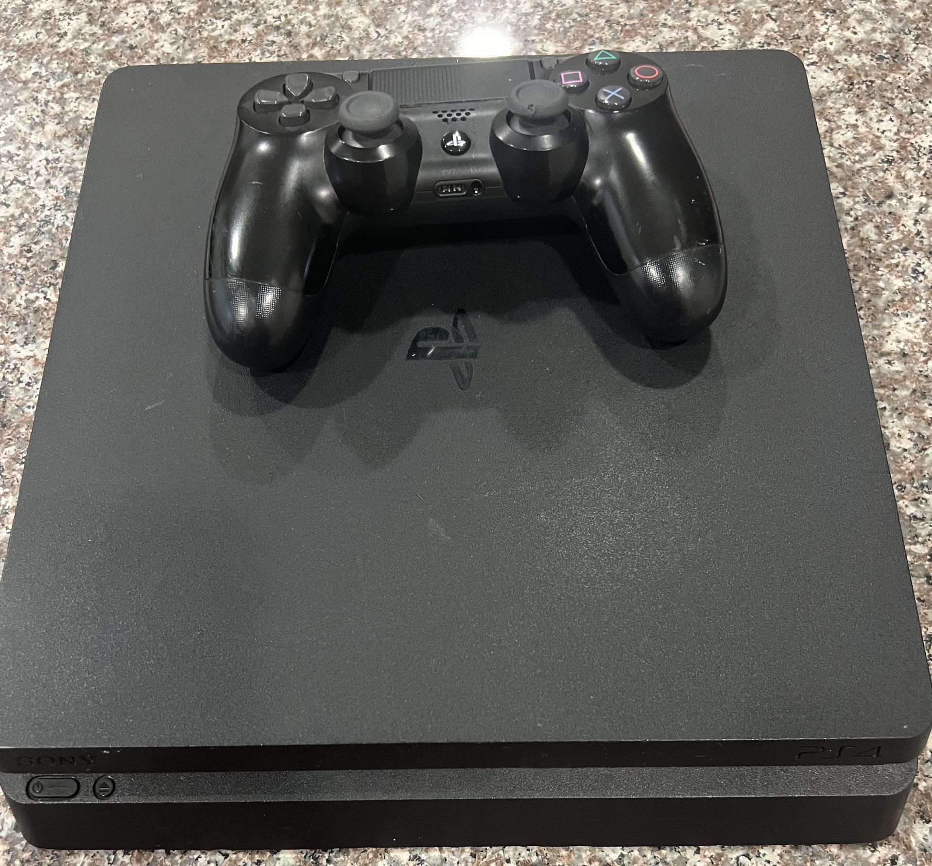 PS4 (PlayStation 4)