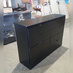 Eight drawers dresser with rails