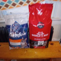 World's Best  32lb Bag Flushable Cat Litter &Blue Buffalo Tastefuls   15lb Bag Dry food Save 30%