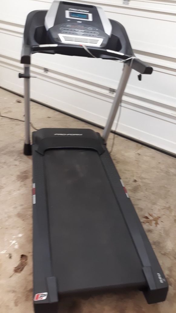 TREADMILL for parts or fixed.