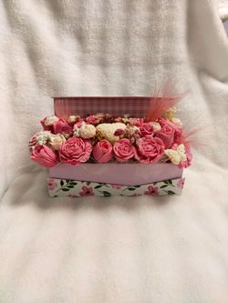 Floral candle arrangement