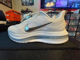 Pegasus Premium Used size 10.5