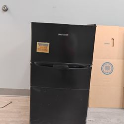 3.2 Cubic Ft Bangson Mini Fridge 