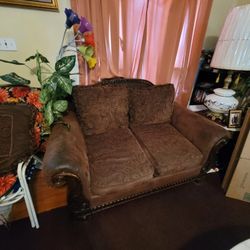 Love Seat Nice N Comfy 