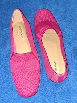 Dark Pink Comfortview Loafer size 11