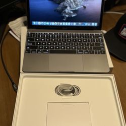 Apple 12" MacBook 8gb Ram. 512gb SSD Model MJY42LL/A Space Gray)