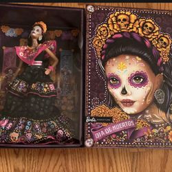 BARBIE DIA DE LOS MUERTOS DOLL 2021 DAY OF THE DEAD IN HAND