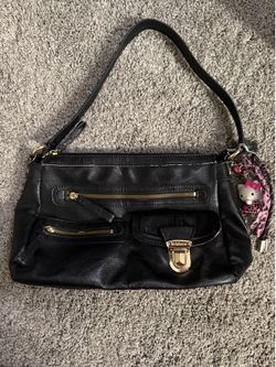 black shoulder bag