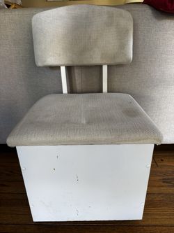 Chair With Wheels And Storage