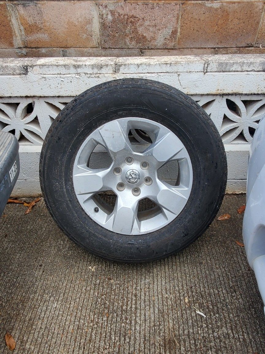 Selling a set Dodge Ram 18 inch aluminum rims 6X139 