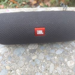 JBL FLIP 5 Bluetooth Speaker 