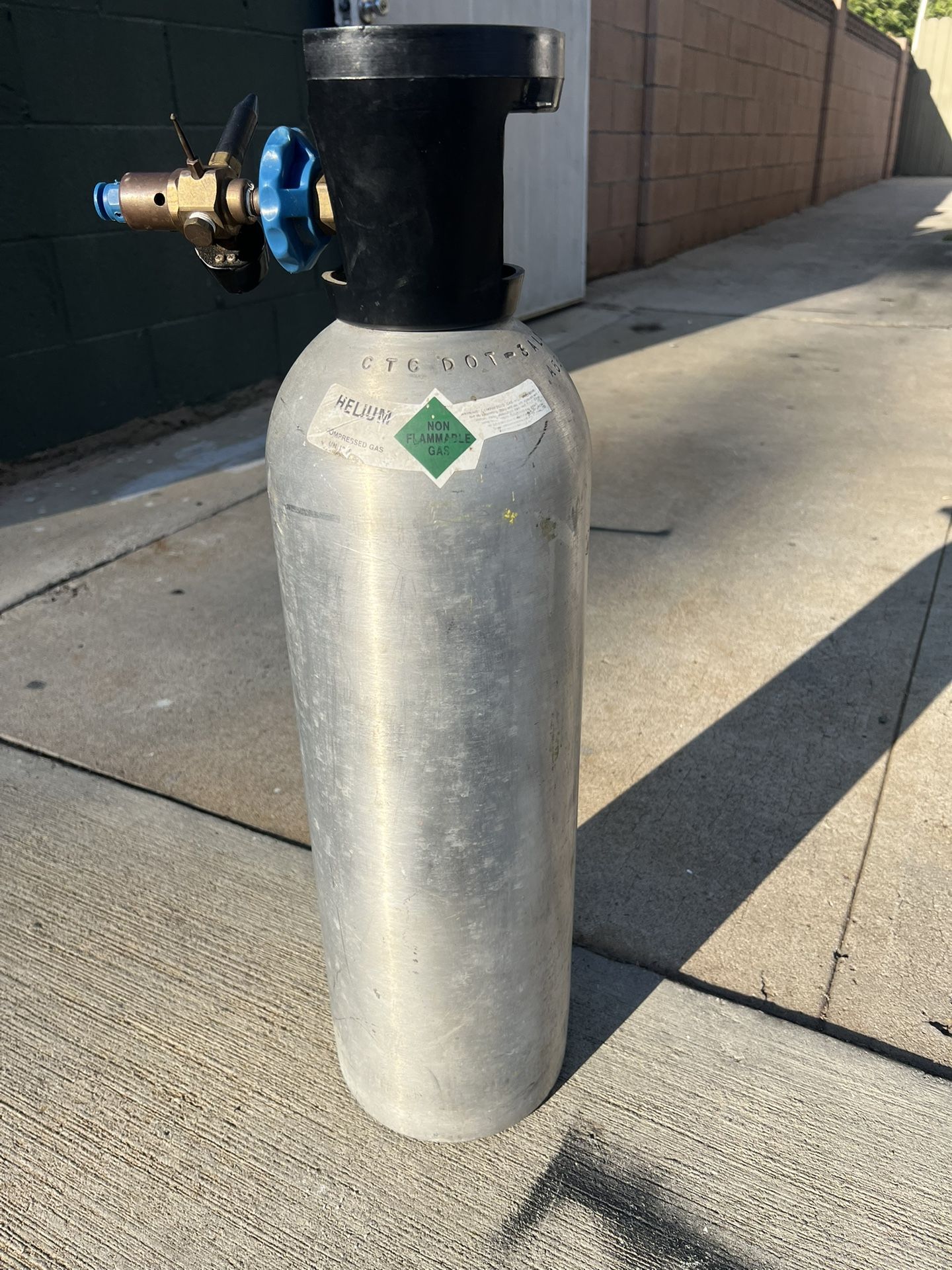 HELIUM TANK TANQUE HELIUM 60 CUBIC FEET