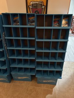 *** FREE HOT WHEELS STORE DISPLAYS *** - Please read entire description below 👇