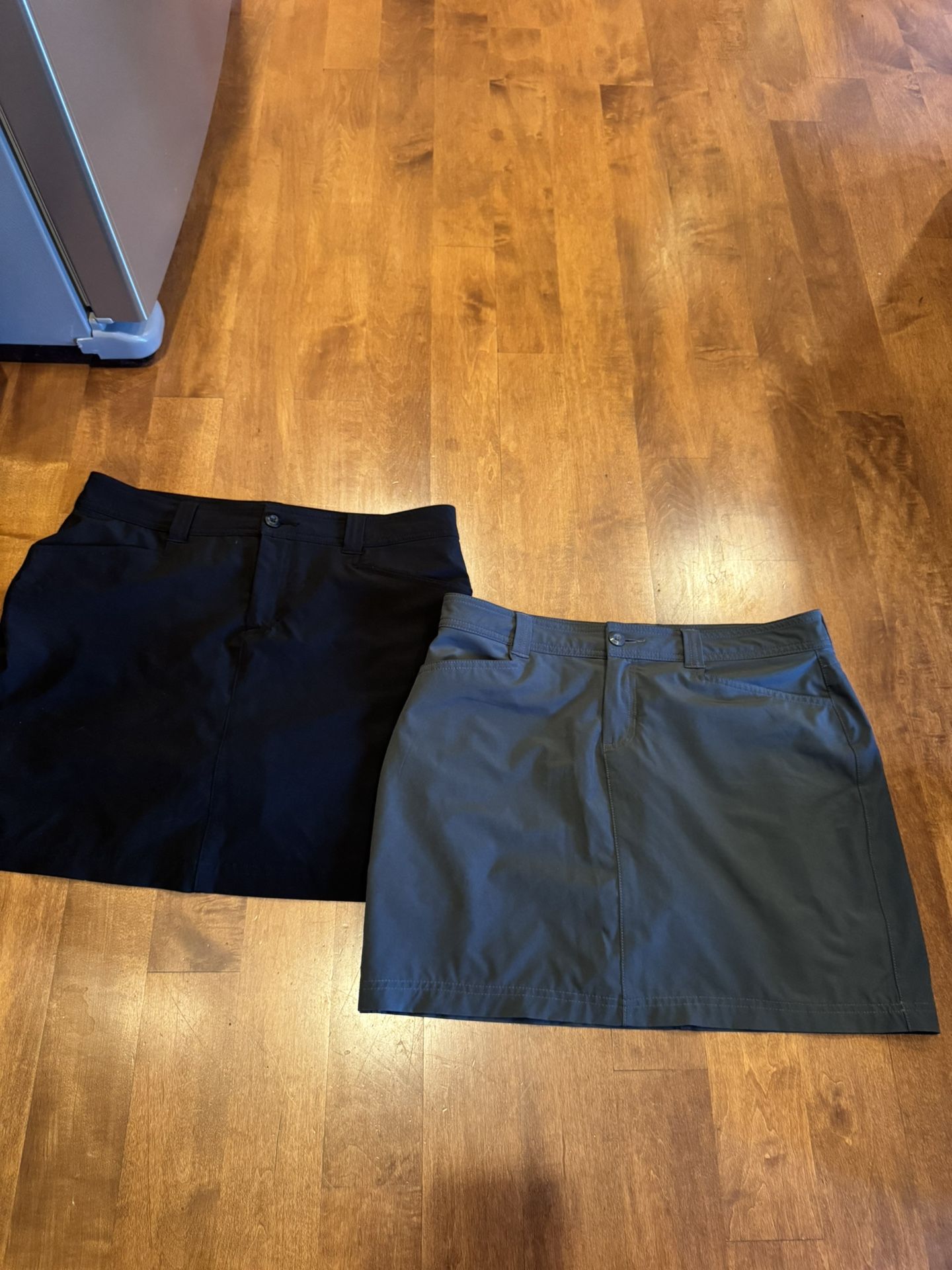Woman’s Eddie Bauer Skort Bundle Size 8 Shipping Available