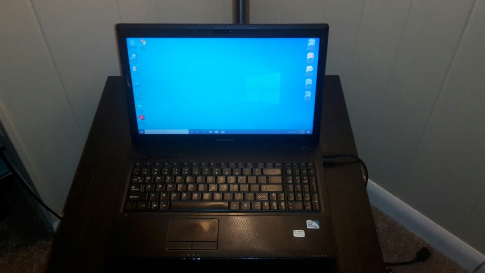 LENOVO G560, INTEL PENTIUM R 2 GHZ, 4 GB RAM, 320 GB HDD, DVD-RW, WINDOWS 10