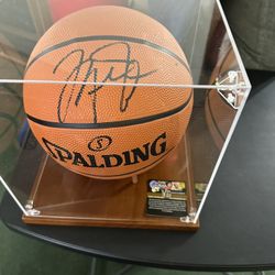 MICHAEL JORDAN SIGNED AUTOGRAPHED CHICAGO BULLS BASKETBALL IN CASE W/COA 614