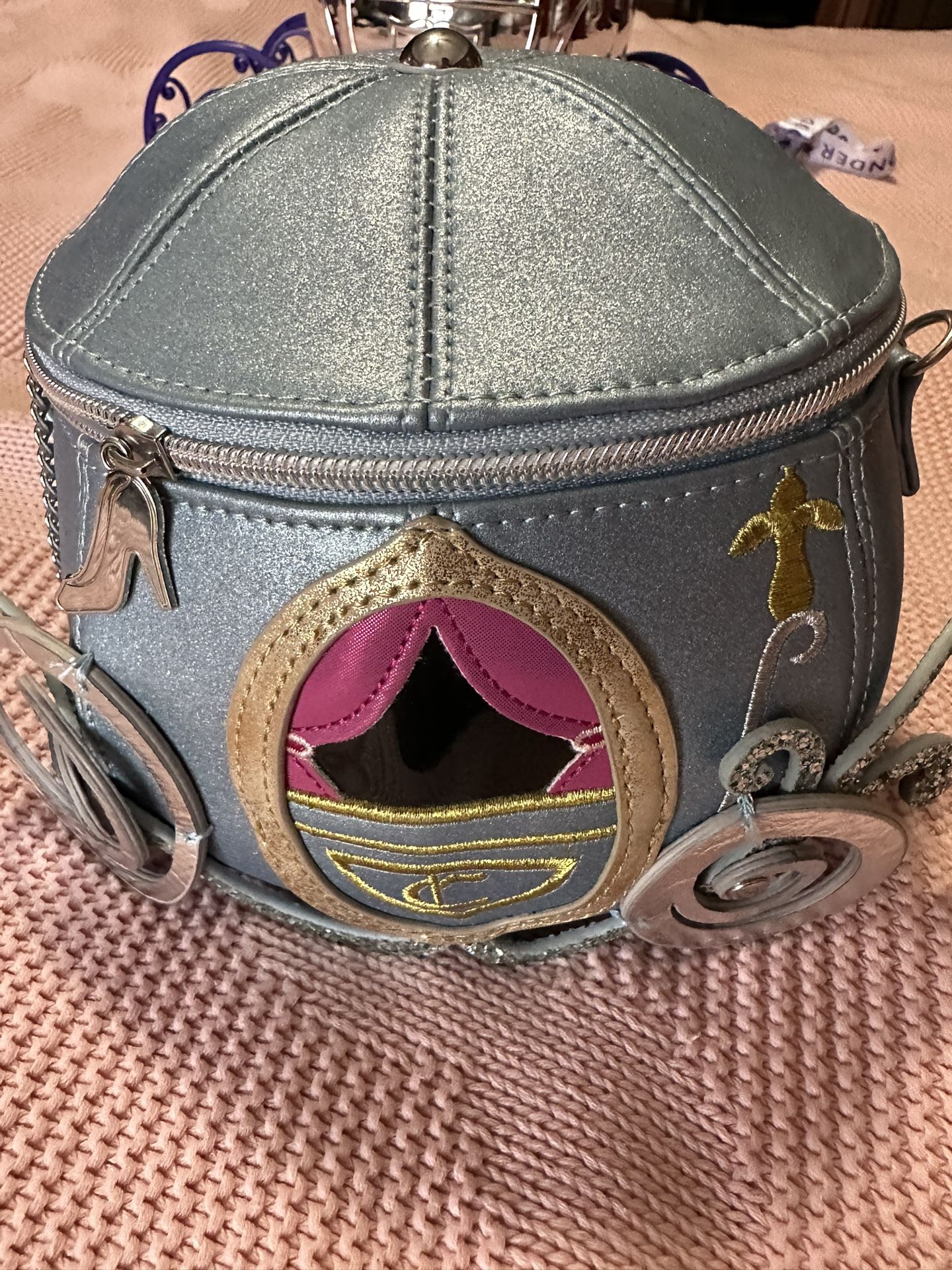 Danielle Nicole Cinderella Castle Crossbody for Sale in Irwindale, CA -  OfferUp