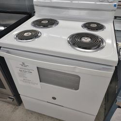 $399 GE 4 Burner White Stove With Sensi Temp