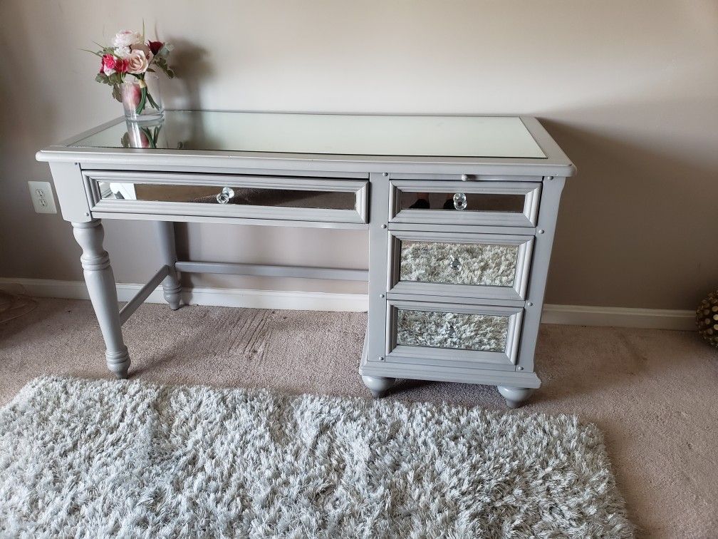 Beautiful,elegant mirrored vanity/desk